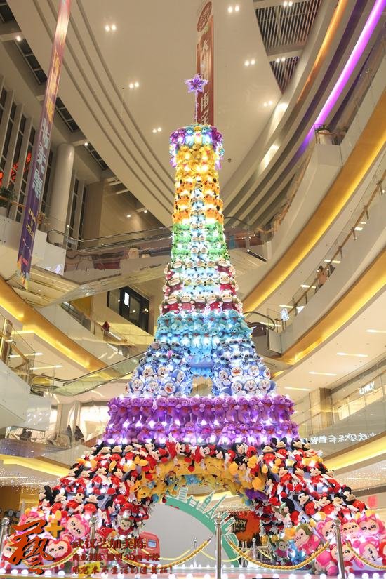 济南中海环宇城圣诞美陈：蒲公英灯、埃菲尔梦幻铁塔