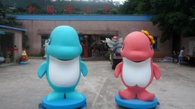 卡通海豚雕塑