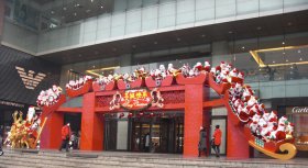 落地武汉商场大门美陈